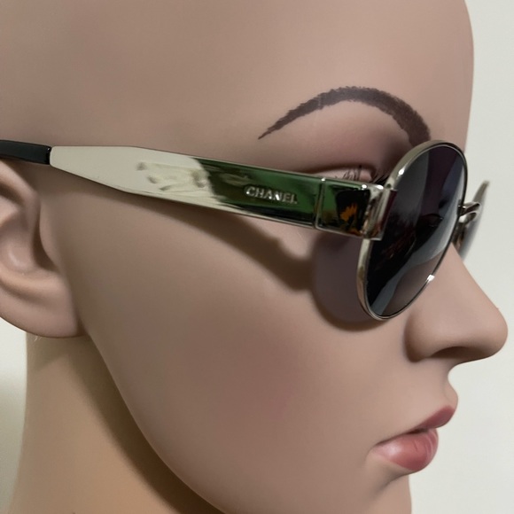 Chanel round glasses like new with case. - Picture 3 of 9